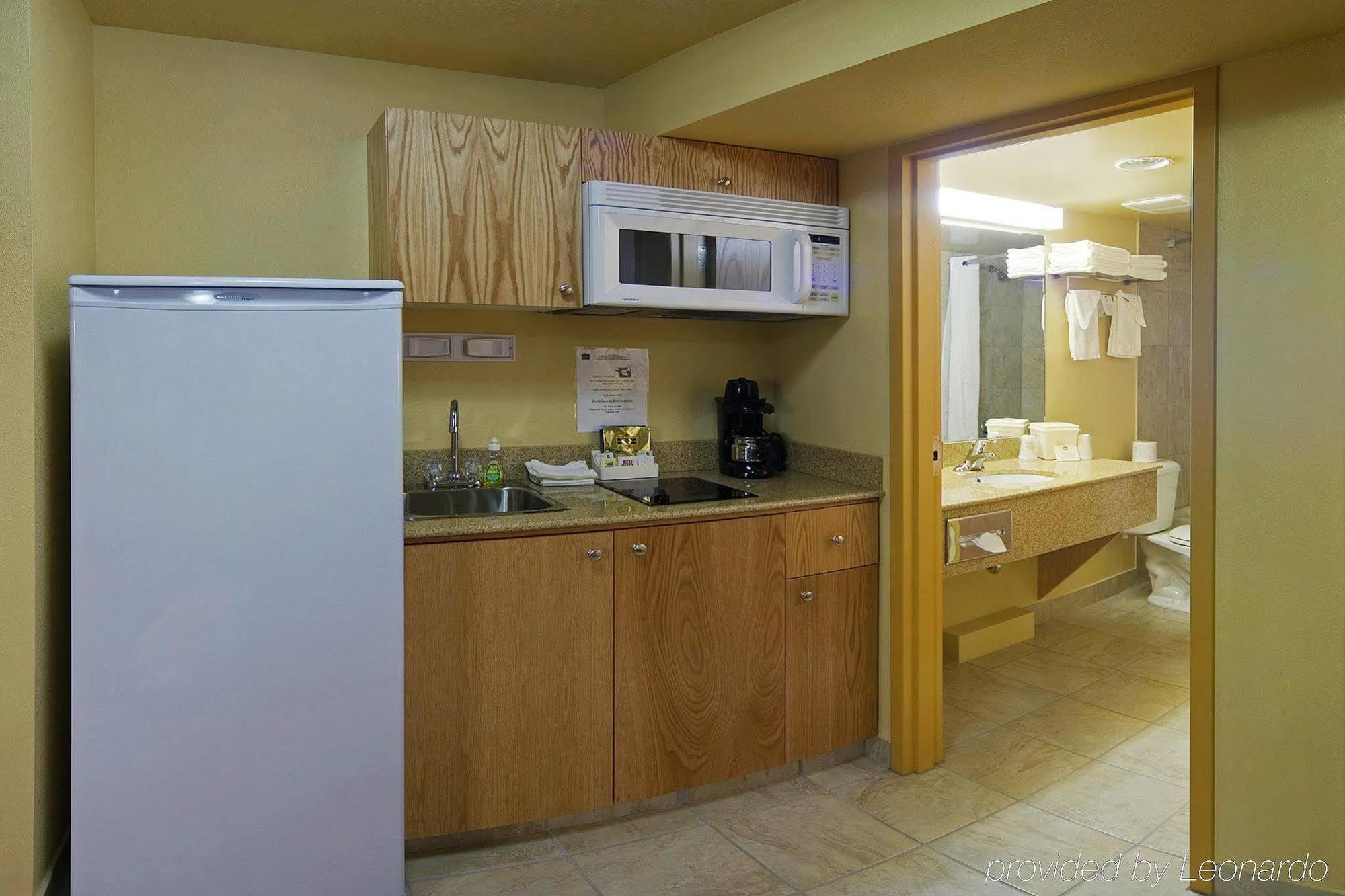 Grande Cache Inn&Suites Zimmer foto